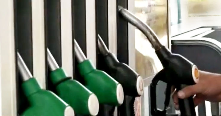 Греки ездят в Болгарию заправлять машины и покупать продукты.