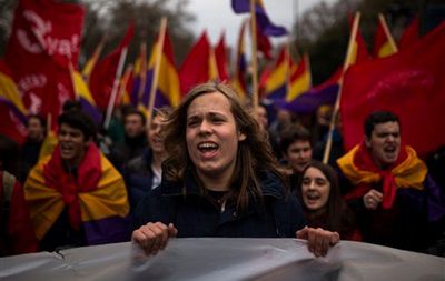 В Испании самая масштабная акция протеста состоялась в Мадриде, в ней приняли участие, по оценкам организаторов, 50 тысяч человек.