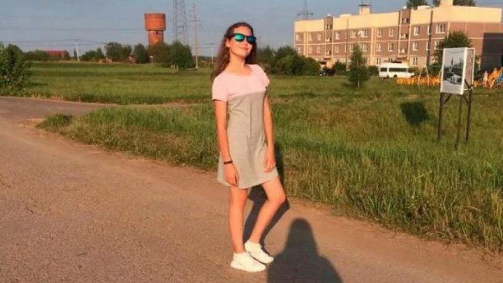 Rusia: O minoră a murit electrocutată. I-a căzut telefonul în cadă