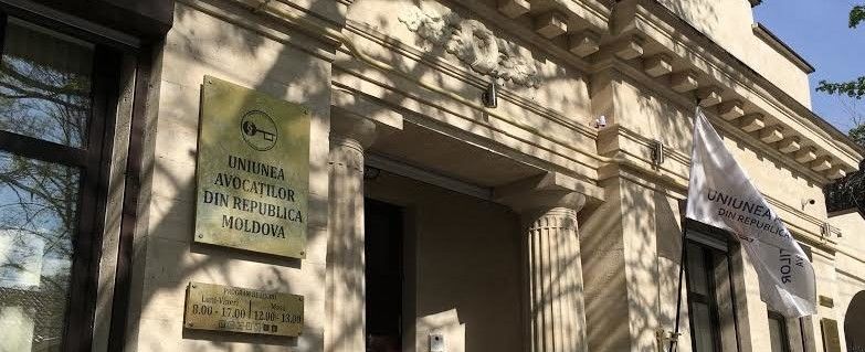 Союз адвокатов Молдовы требует законодательно обеспечить защиту юристам.