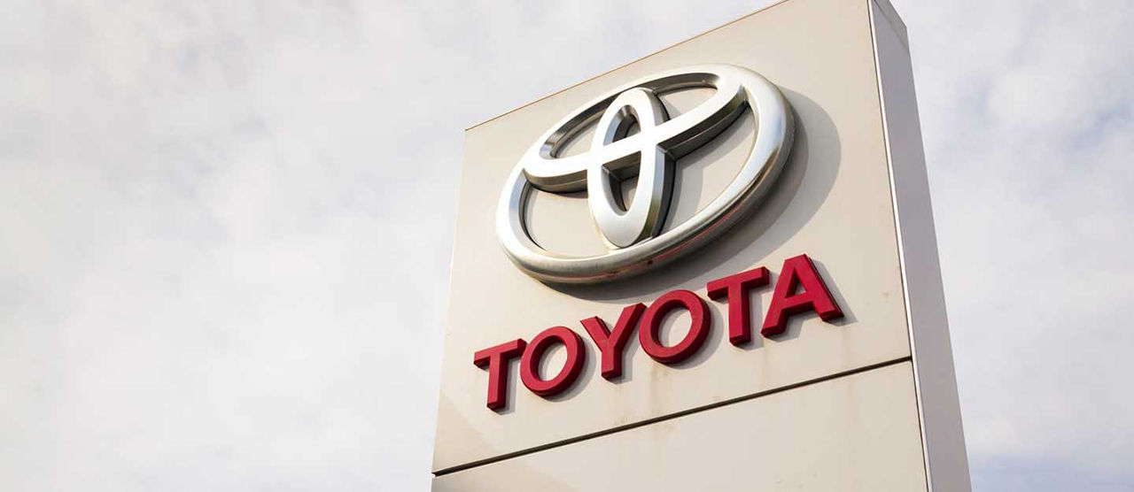 Мировые продажи Toyota впервые пересекли отметку в 10 миллионов авто в год.