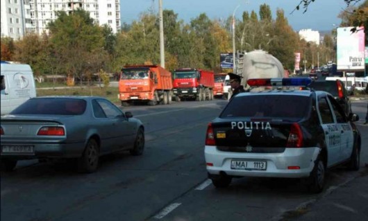 Parlamentul a votat recent modificări la legea privind vinieta prin care a omis termenul de şedere în Republica Moldova pentru maşinile cu numere străine.