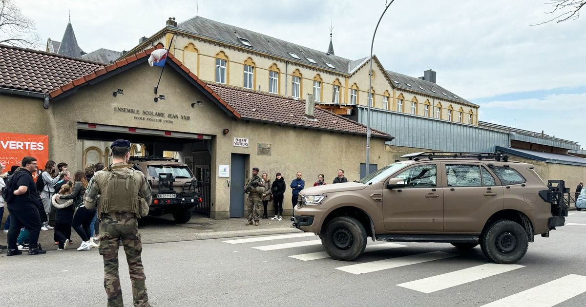 Школы во Франции получают террористические угрозы.