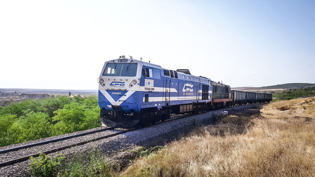 Transportul feroviar din Moldova intră în criză profundă: Minus 42% la pasageri și 28% la marfă.