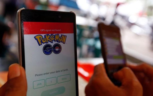Игра Pokemon Go резко стала популярной в мире.