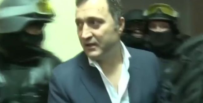 Влад Филат остается под арестом.