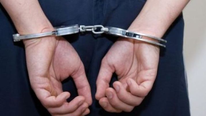 По версии полиции, задержанный украл со двора дома одного из жителей Сочи 30 упаковок керамогранита.