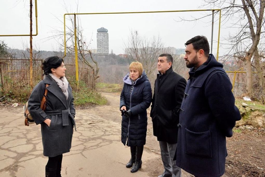 Radu vrea să asfalteze în 2 zile stradelele din sectorul Botanica. Foto: facebook.com