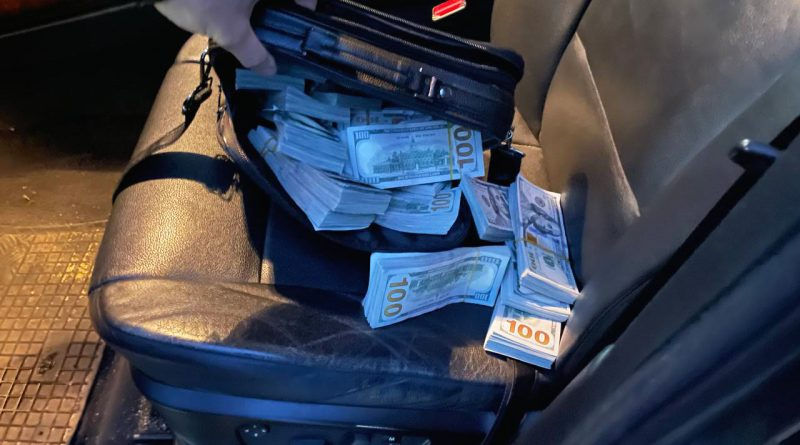 Раскрыта преступная сеть по контрабанде валюты: изъято $400 000.