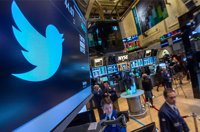 Акции Twitter упали на 20%.