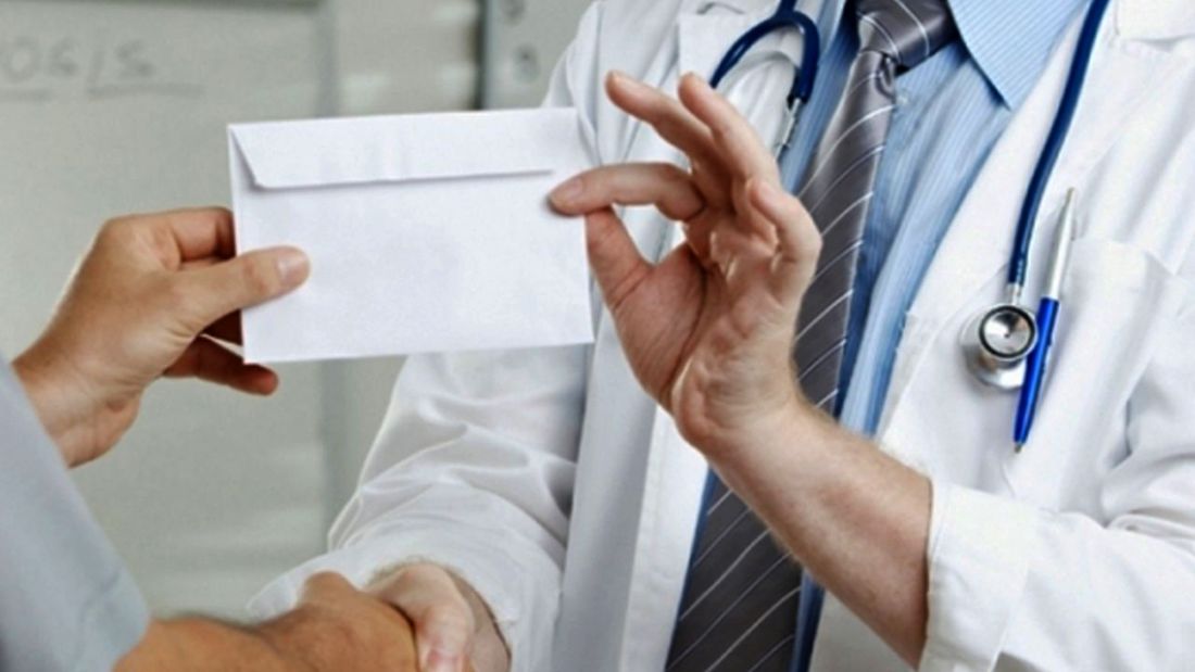 Medicii au fost implicați într-o schemă infracţională de extorcare sistemică de bani. Foto: gazetadecluj.ro