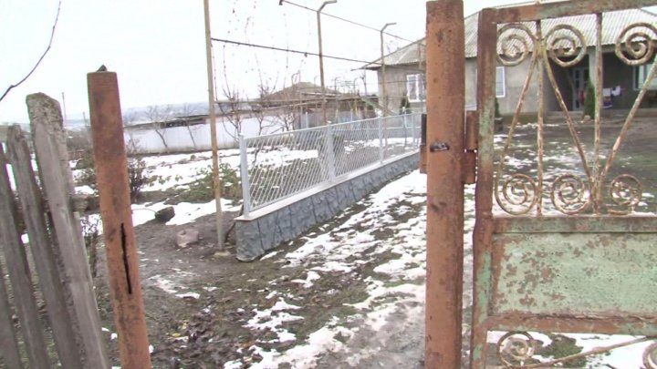 De Sfântul Andrei mai mulţi gospodari au rămas fără porţi