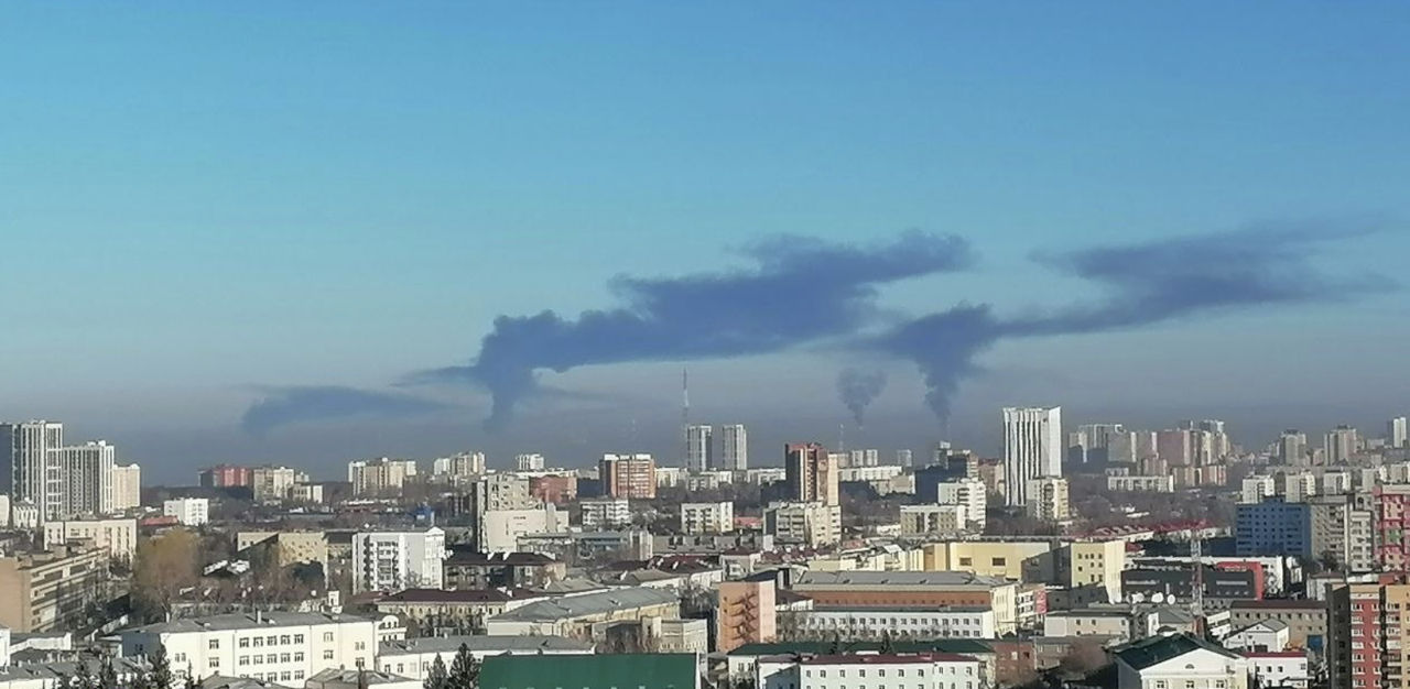 Беспилотники атаковали Башкортостан: пожар вспыхнул в районе промзоны Уфы, где расположены НПЗ.