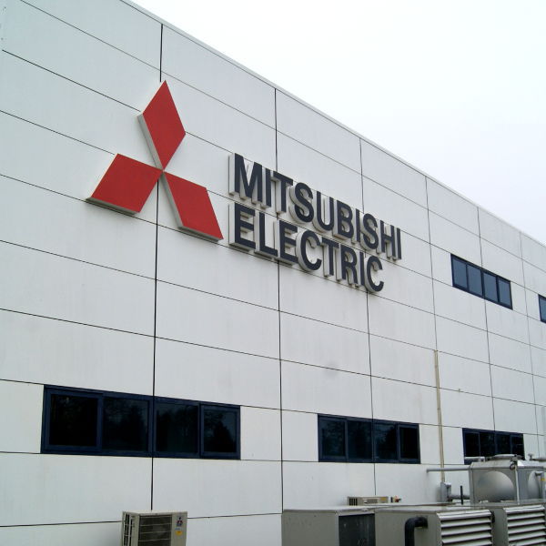 Melco заплатит почти 111 млн евро, Hitachi - почти 27 млн евро.