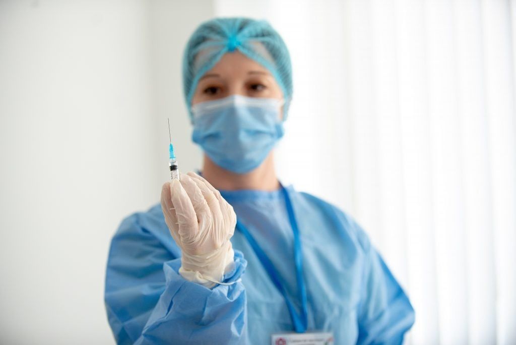 Доступными на данный момент остаются ещё 30826 доз вакцины AstraZeneca.