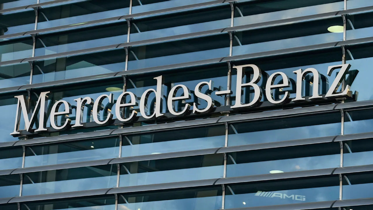 Mercedes-Benz продал все салоны в Берлине.
