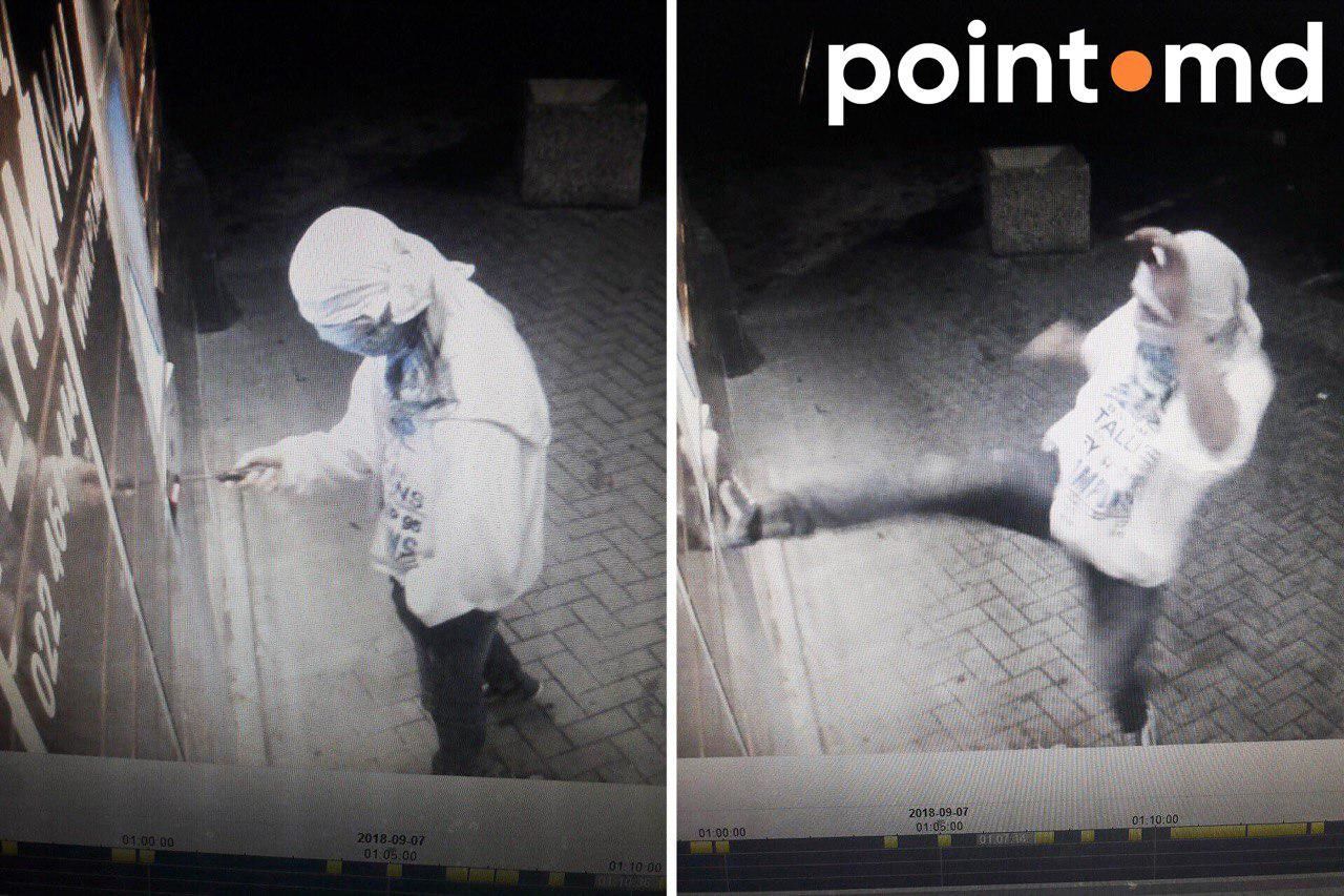 В Кишиневе разыскивают вандалов, сломавших почтовый терминал.