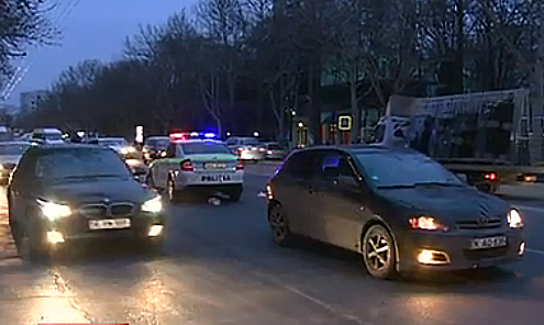 Пострадавшую срочно доставили в столичную больницу скорой помощи.
