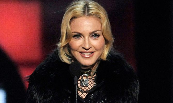 Мадонна начнет мировое турне в поддержку своего нового альбома «Rebel Heart» концертом в American Airlines Arena в Майами.