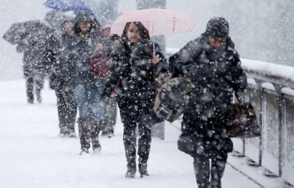 Vremea va fi determinată, mâine, de influența unei zone de aer cu presiunea atmosferică scăzută. Foto: evz.ro