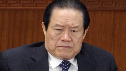 „Libertatea de mişcare a lui Zhou Yongkang a fost restricţionată. Mişcările îi sunt monitorizate”, a precizat o sursă.