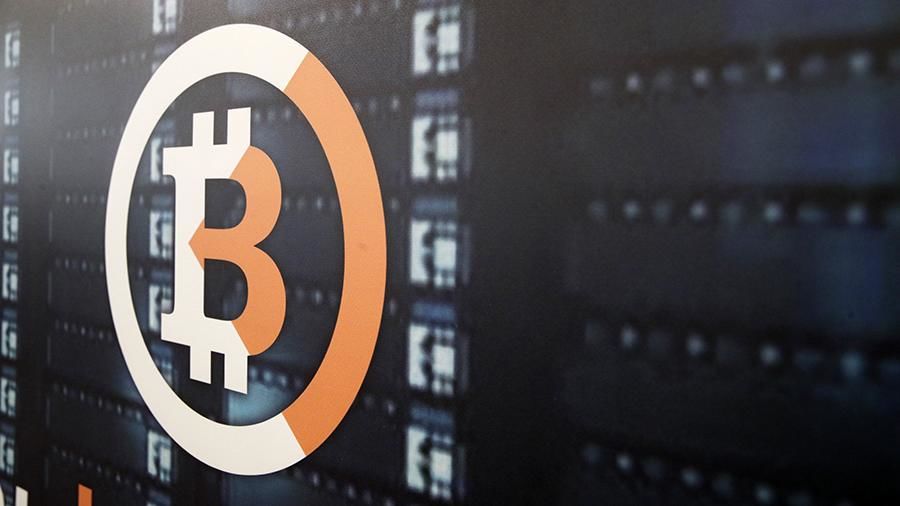 Стоимость биткоина впервые с февраля превысила $10 тысяч.