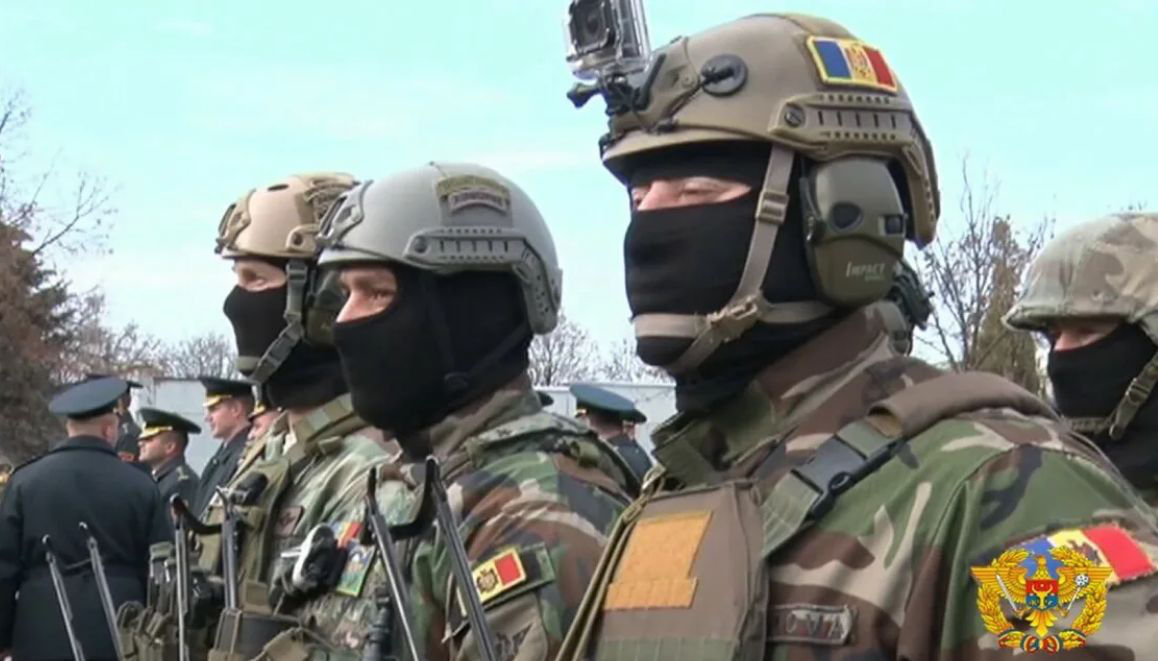 Правоохранительные органы показали, как спецназ Fulger проводит учения.