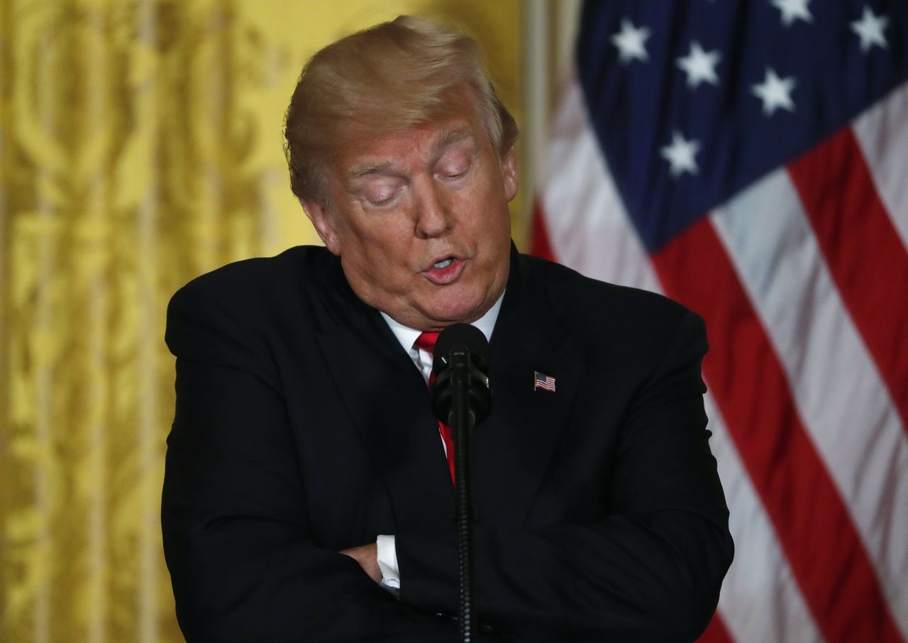 Трамп разыгрывает ужин с собой в лотерею.