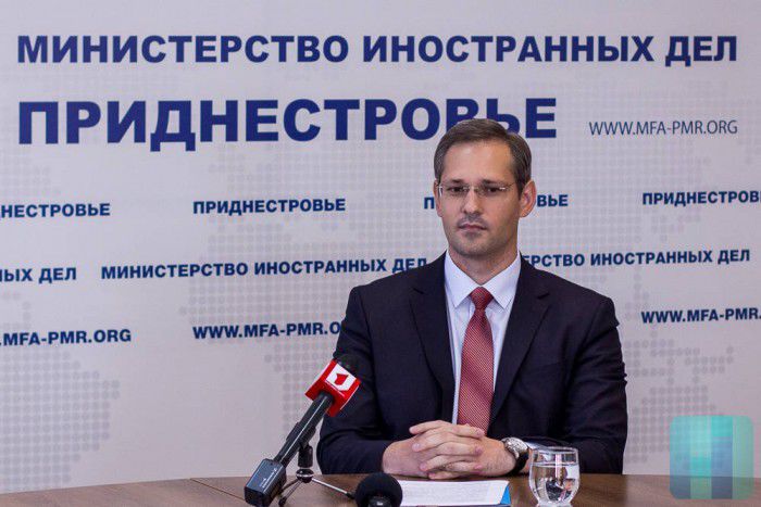 Vitali Ignatev a rămas fără numere de Corp Diplomatic. Foto: Univers FM 