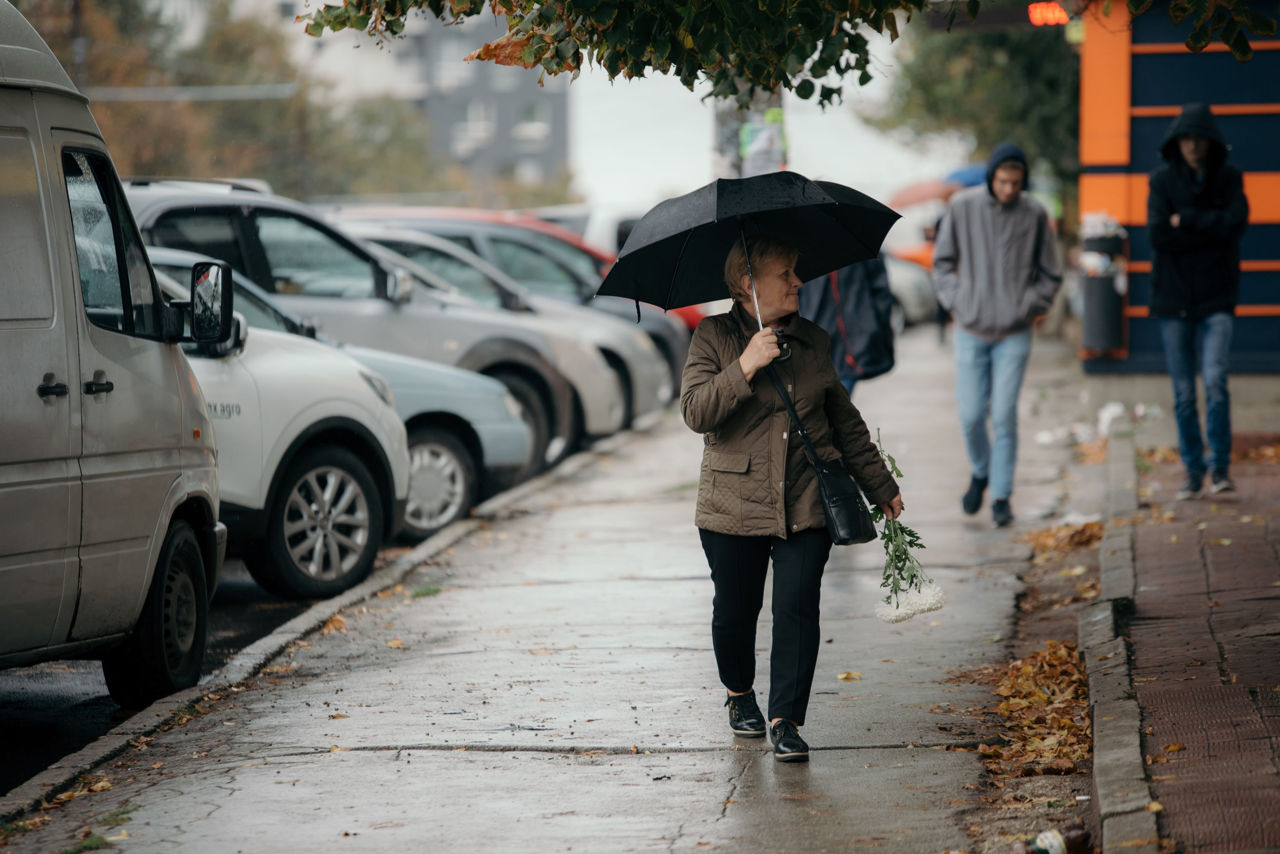 Дождь в Молдавии. Человек определяющий погоду