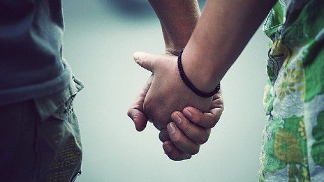 Iubirea, mai puternică dacă este publică online. Foto: locuridemuncainstrainatate.com