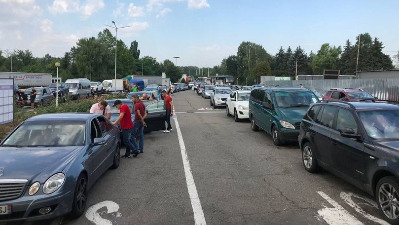 Тысячи жителей Молдовы покинули страну в первый день лета.