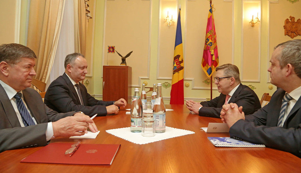 Președintele Igor Dodon a avut azi prima întrevedere oficială în noua funcție cu șeful Delegației UE la Chișinău, Pirkka Tapiola. Foto: presedinte.md