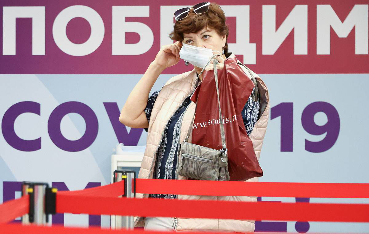 ВОЗ сообщила о снижении заболеваемости ковидом в мире на 10% за неделю.