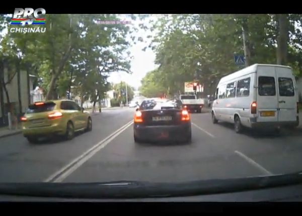 Случай произошел на столичной улице Ион Крянгэ.