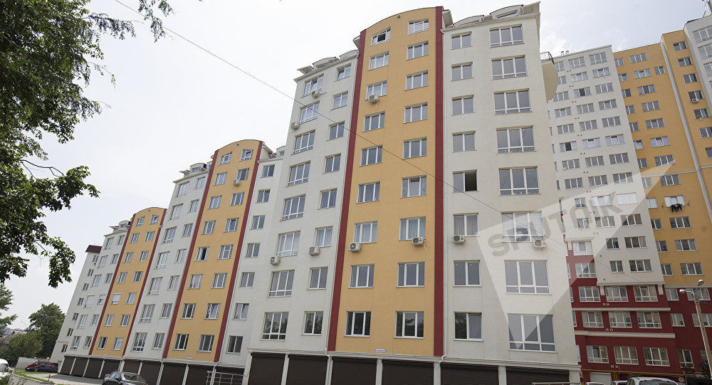 Toți cei care nu vor reuși să-și privatizeze apartamentele până la acea dată vor trebui să achite arenda pentru imobil.