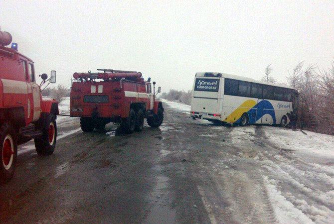В салоне находились 65 человек, последствия ДТП пока неизвестны.