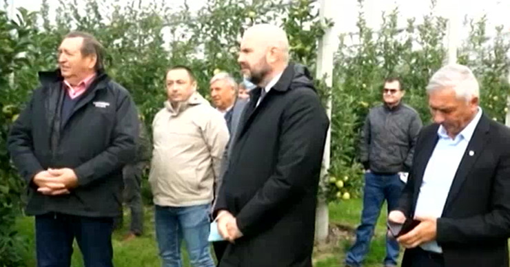Садоводы с севера страны пожаловались на отсутствие рынков сбыта.