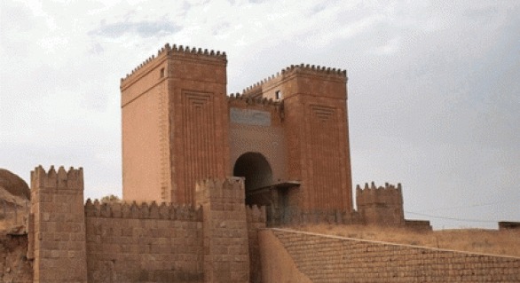 Una dintre porţile din jurul oraşului antic Nineveh din Irak, veche de peste 2.500 de ani, a fost distrusă de luptătorii grupării Stat Islamic.