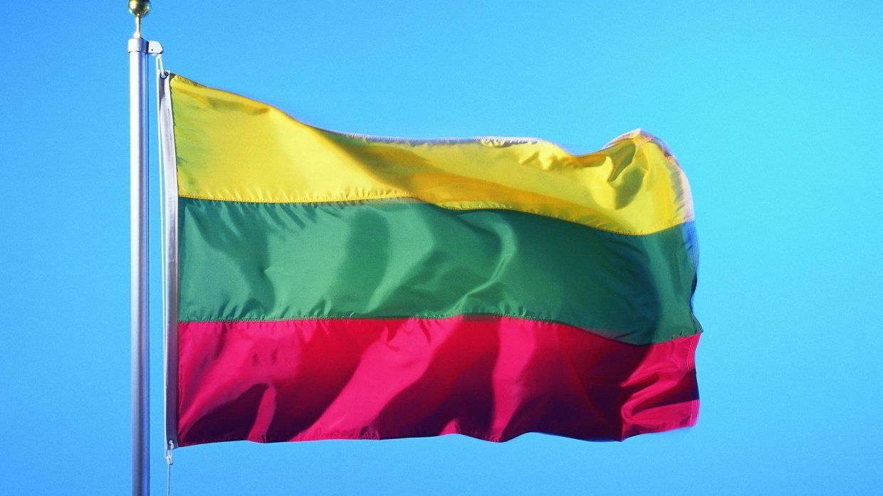 В республике проводятся два референдума - о введении двойного гражданства и сокращении на 15% депутатского корпуса.