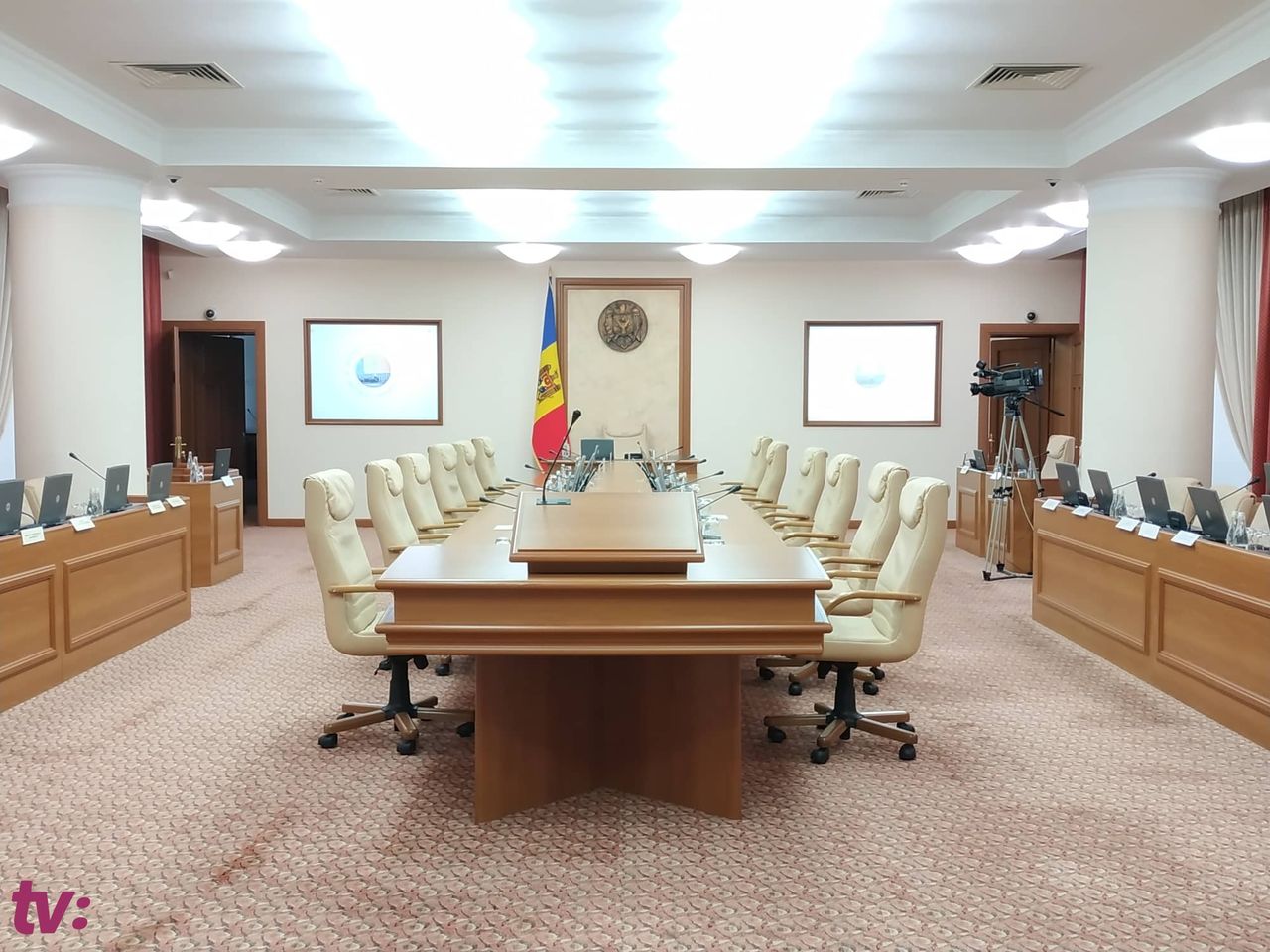 Правительство соберется на заседание перед парламентскими слушаниями.