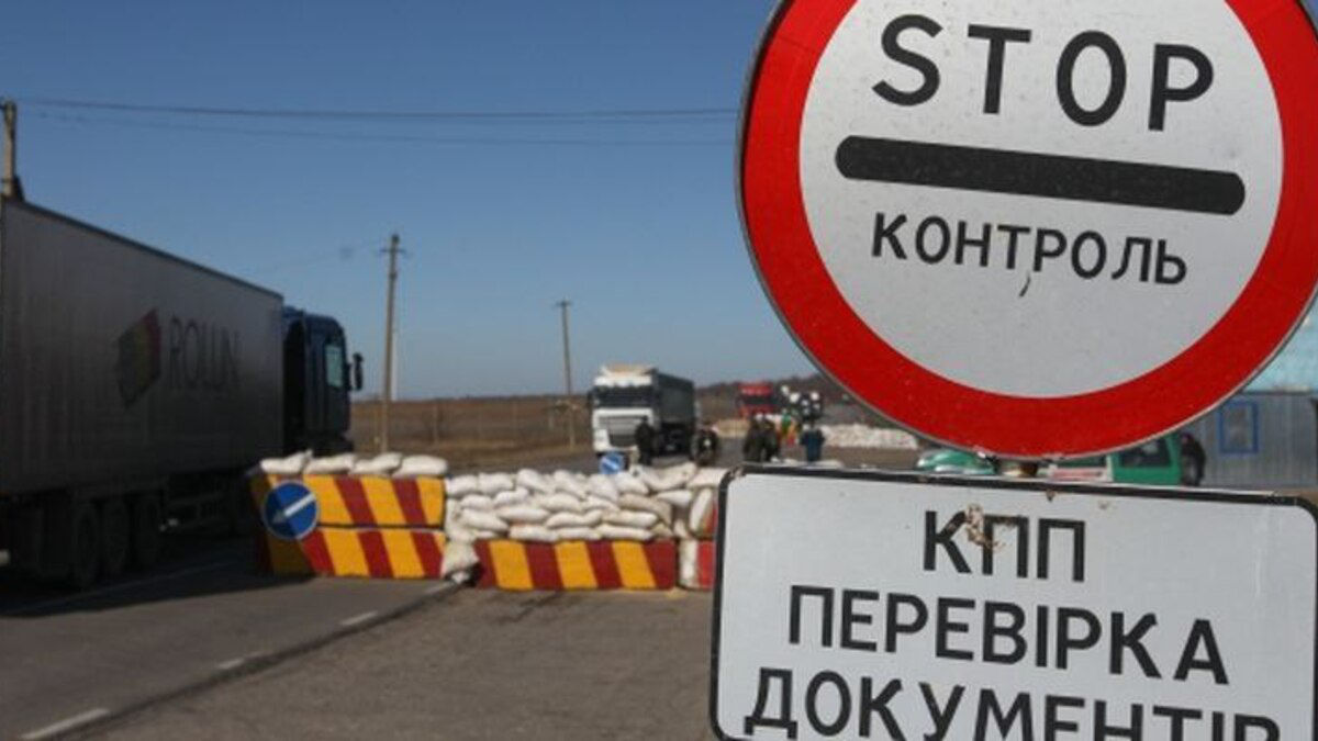 В Киеве начали разворовывать блокпосты: власти просят о помощи.