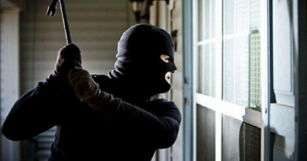 В Дрокии воры украли из сейфа деньги и патроны.