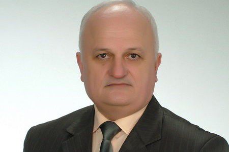 Кандидаты в мунсоветники заблокировали выезд из дома чиновника.