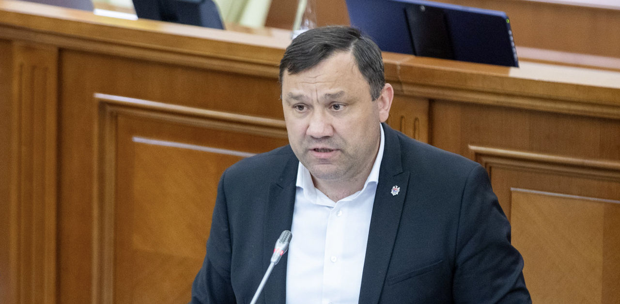 Депутат Грэдинару не сдержал слез, говоря о молдаванах, вынужденных уезжать из-за нищеты.