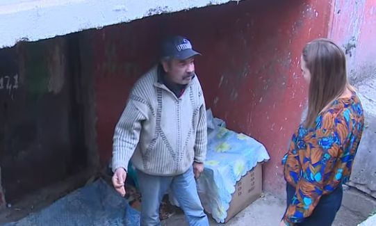 Тираспольчанин живет под балконом после того, как его выгнала дочка. 