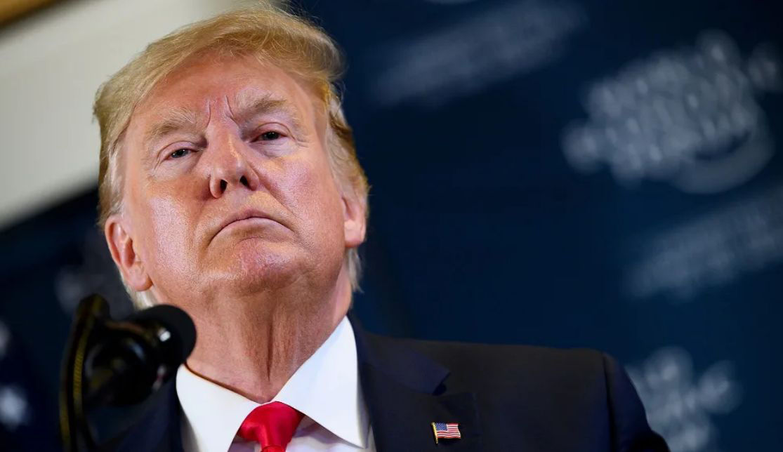 Трамп призвал разрешить американским учителям носить оружие в школах.