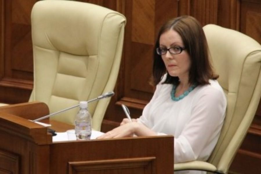 Peşedintele fracţiunii Partidului Comuniştilor în Parlament, Inna Şupac. 