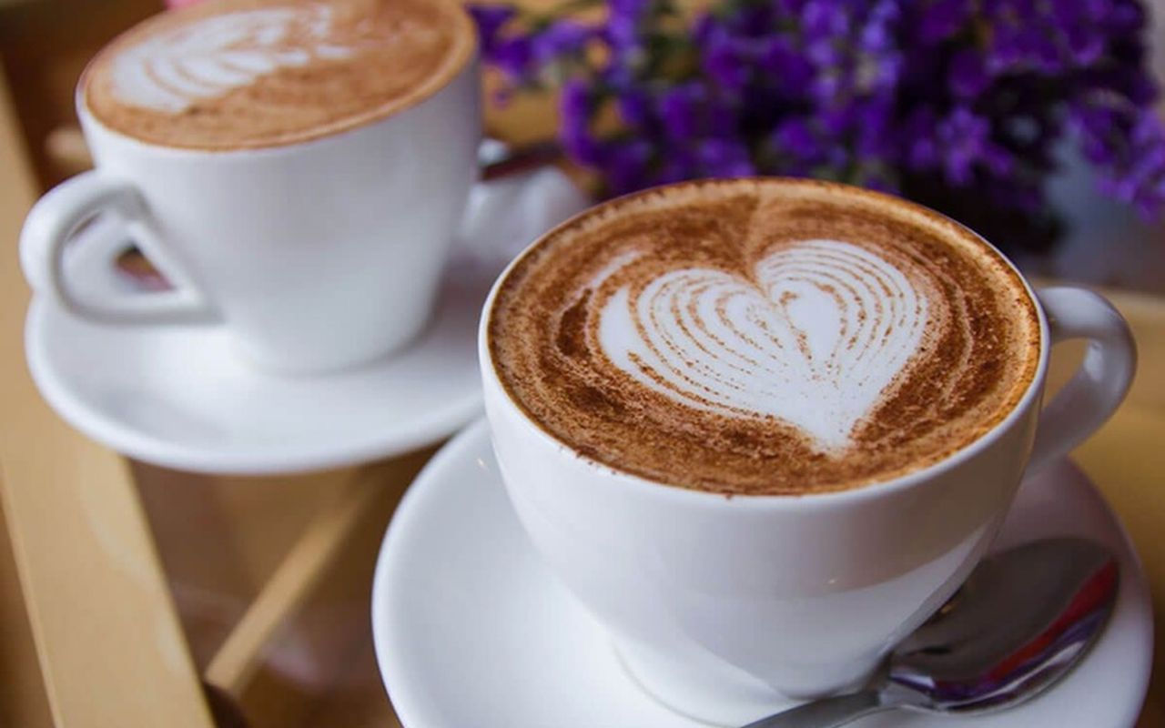 Câte cești de cafea este sănătos să bem în fiecare zi.
