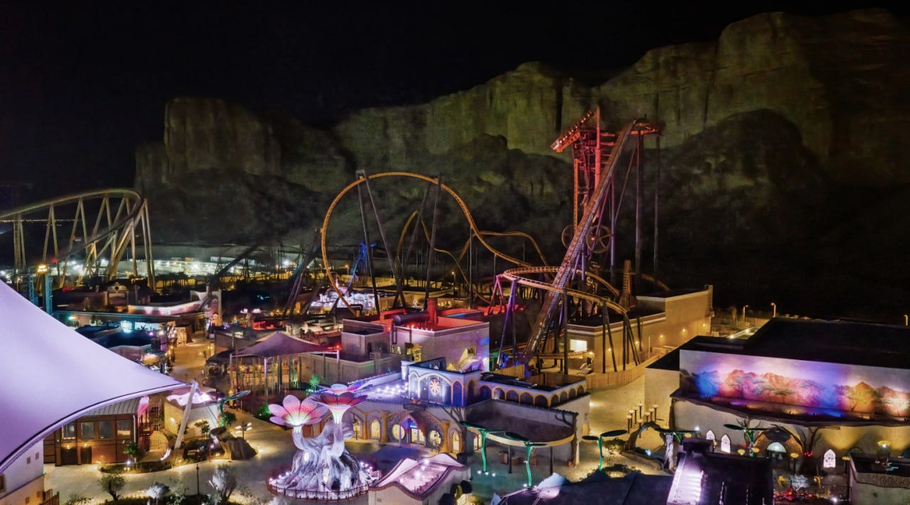 În Arabia Saudită s-a deschis cel mai mare roller coaster din lume.